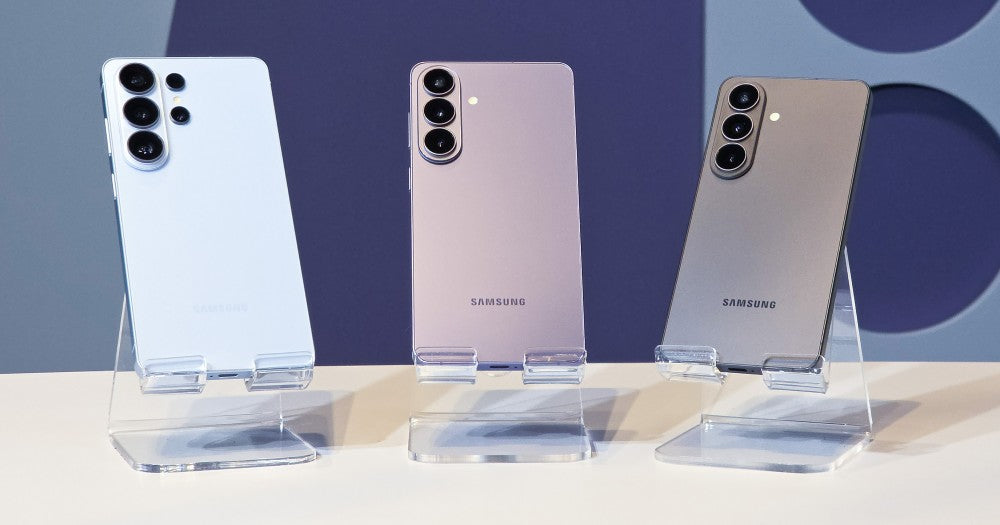 Samsung Galaxy S26 serisi resmi basın görseli; önde Galaxy S26 Ultra